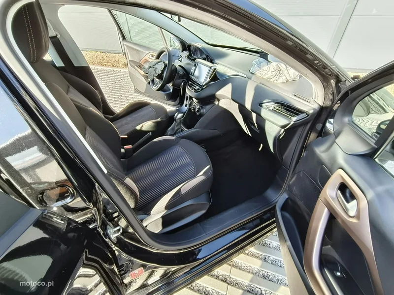 Peugeot 208 15