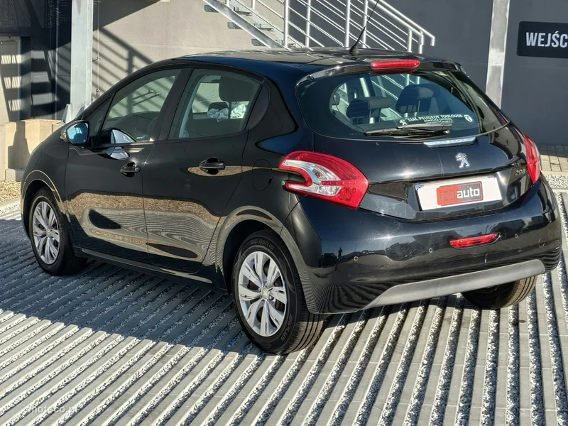 Peugeot 208 5