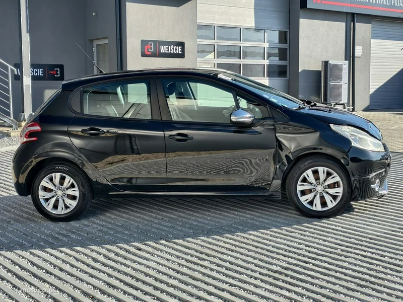 Peugeot 208 8