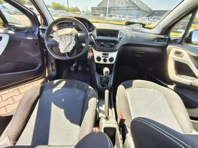 Peugeot 208 11