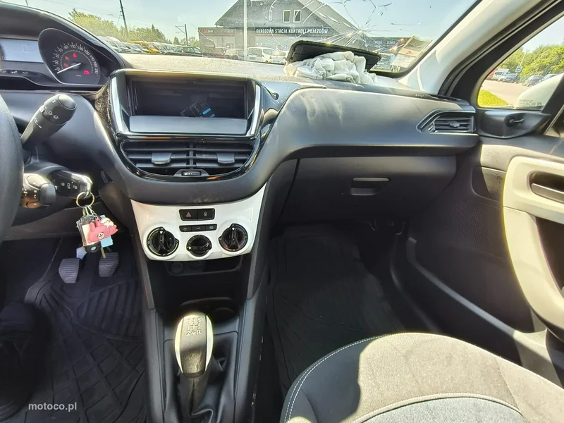 Peugeot 208 13
