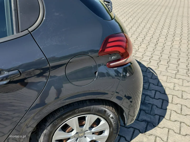 Peugeot 208 23