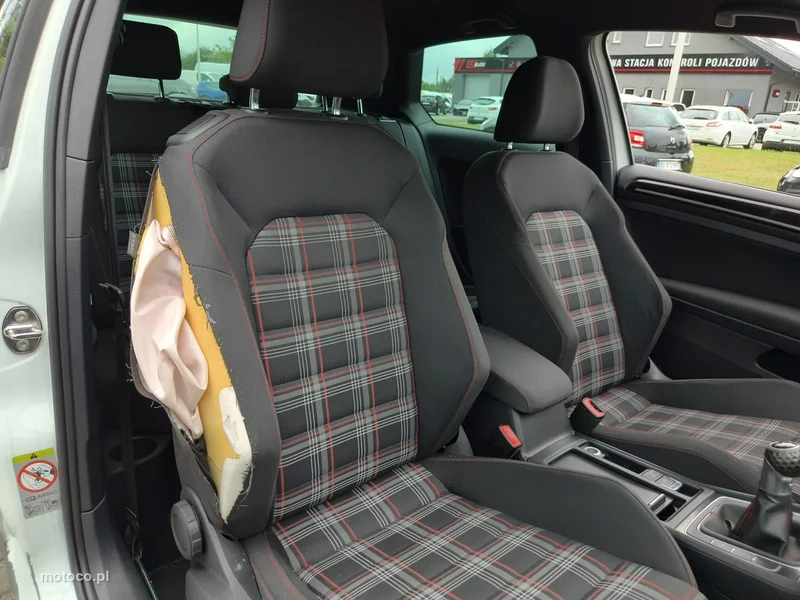 Volkswagen Golf VII 15