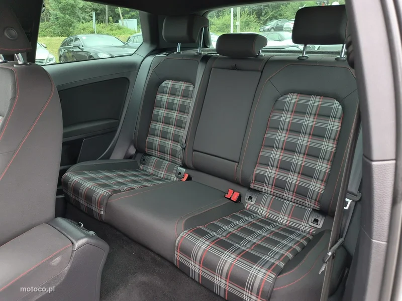 Volkswagen Golf VII 16