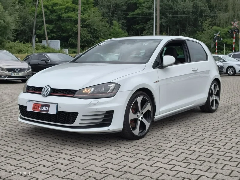 Volkswagen Golf VII 3