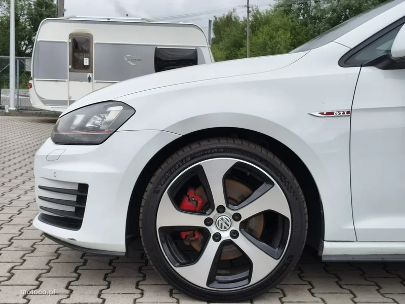 Volkswagen Golf VII 23
