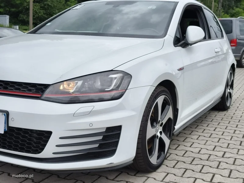 Volkswagen Golf VII 25