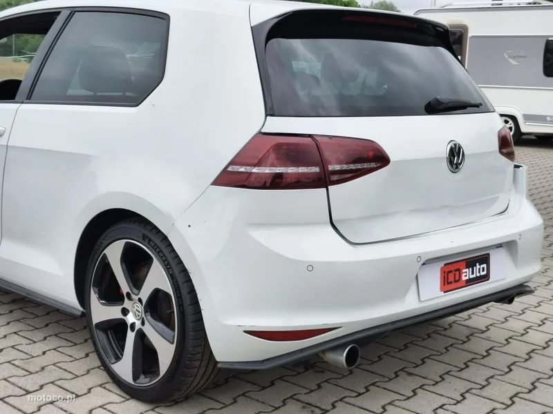 Volkswagen Golf VII 26