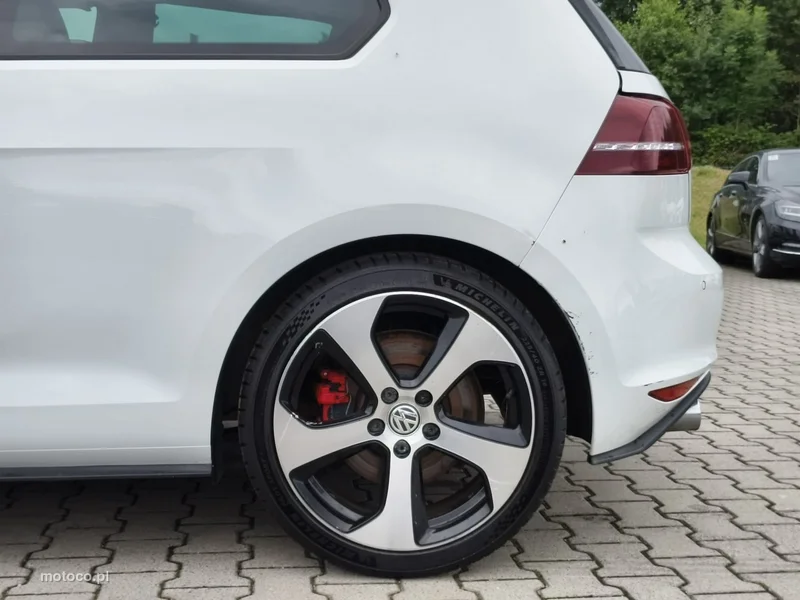 Volkswagen Golf VII 27
