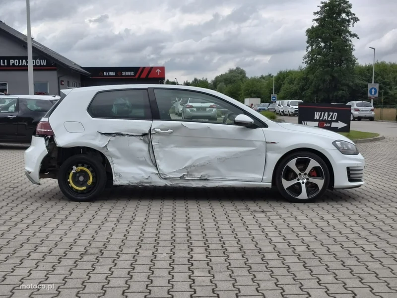 Volkswagen Golf VII 8