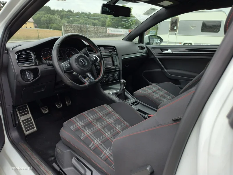 Volkswagen Golf VII 9