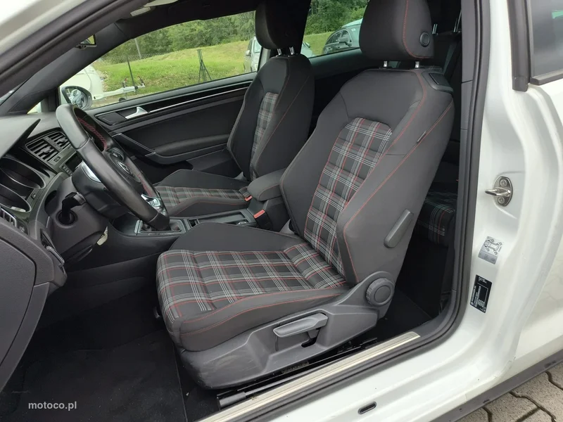 Volkswagen Golf VII 10