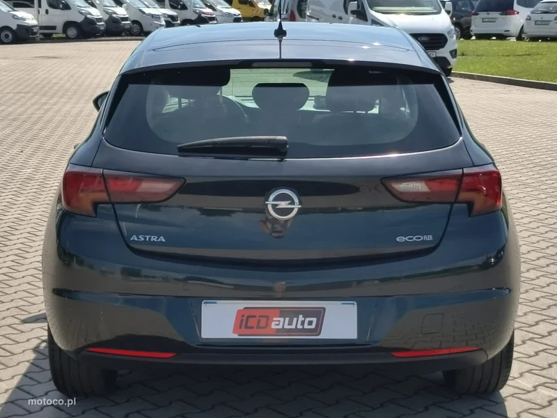 Opel Astra J 6