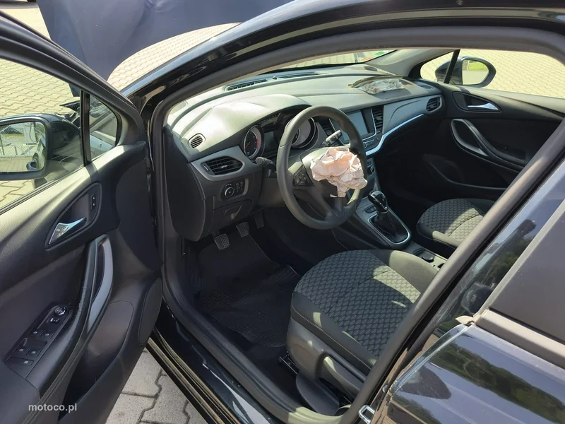 Opel Astra J 9