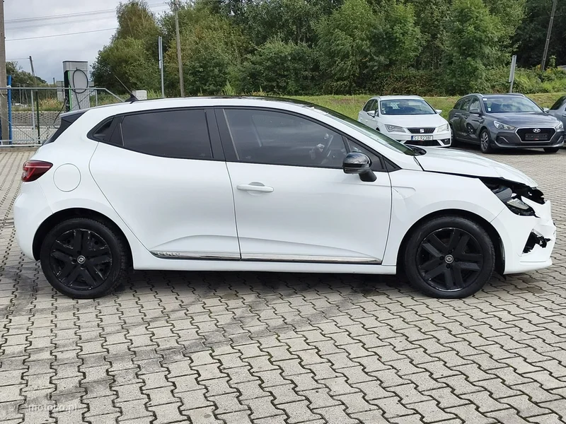 Renault Clio V 8
