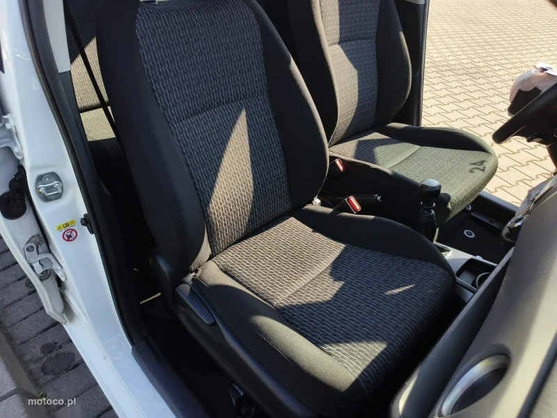 Toyota Yaris XP130 12