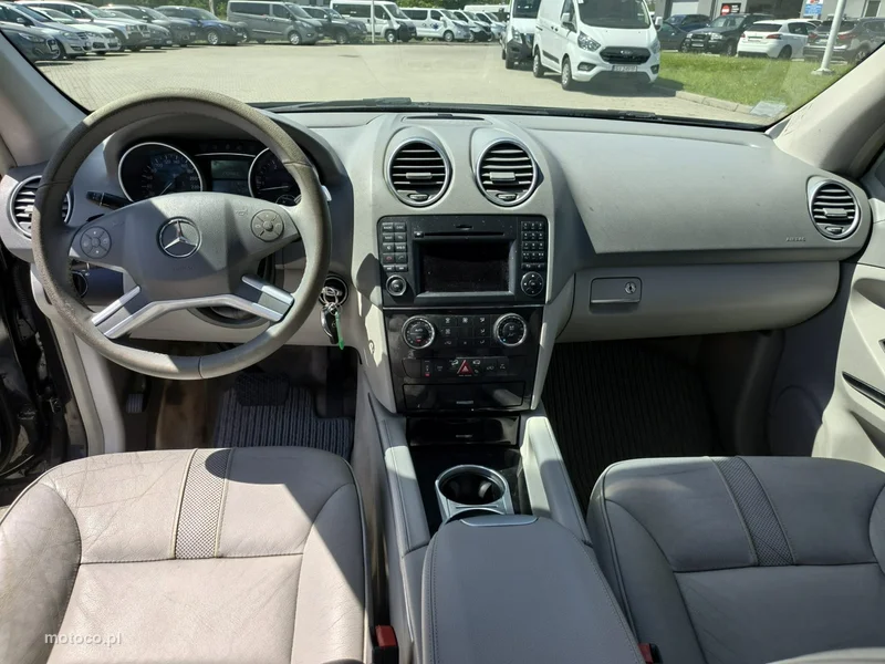 Mercedes-Benz ML W164 320 12