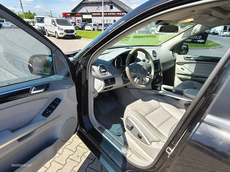 Mercedes-Benz ML W164 320 9