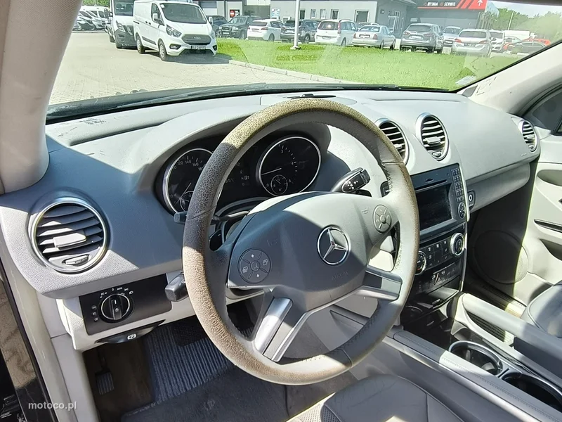 Mercedes-Benz ML W164 320 10