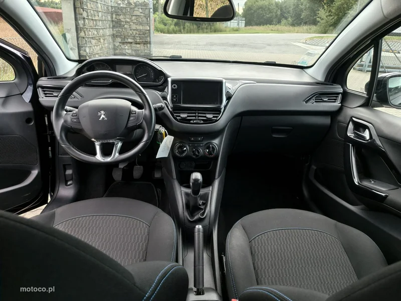 Peugeot 208 11