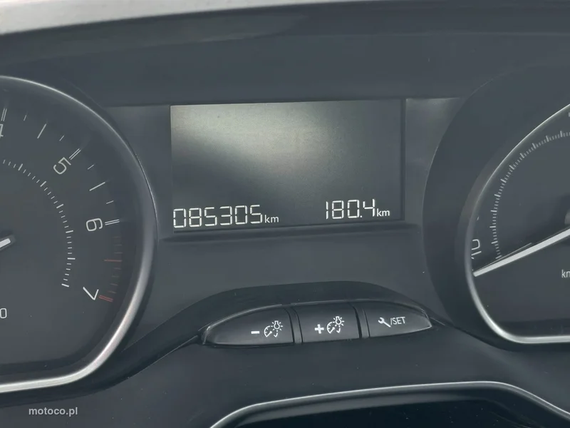 Peugeot 208 13