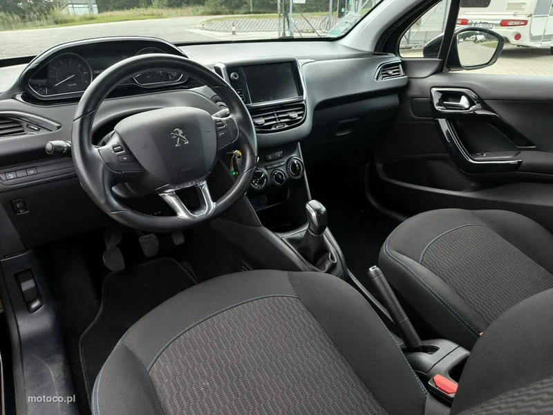 Peugeot 208 10