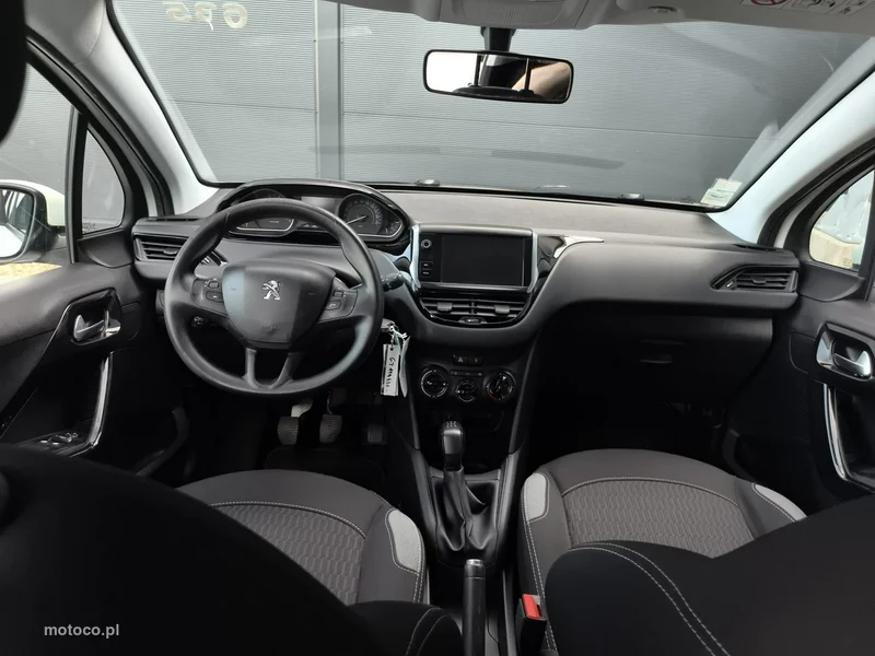 Peugeot 208 11