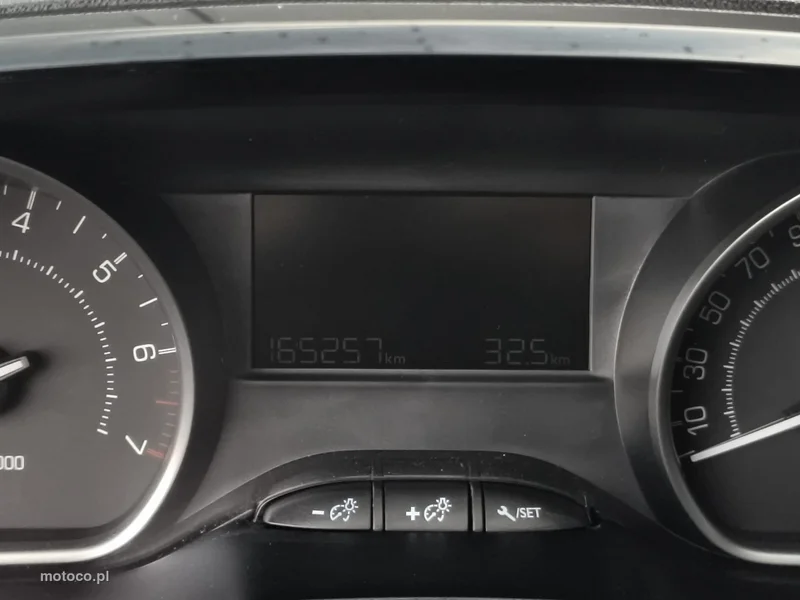 Peugeot 208 13