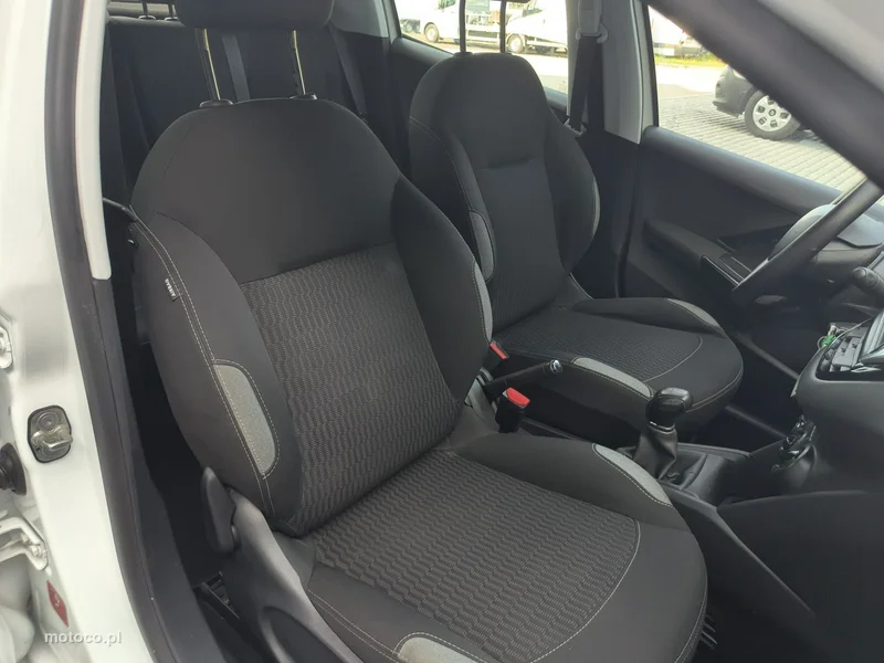 Peugeot 208 15