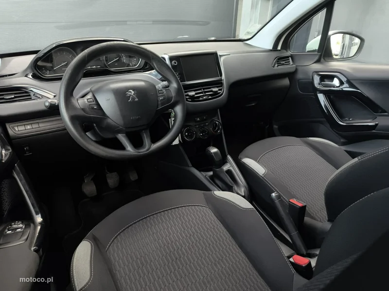 Peugeot 208 10