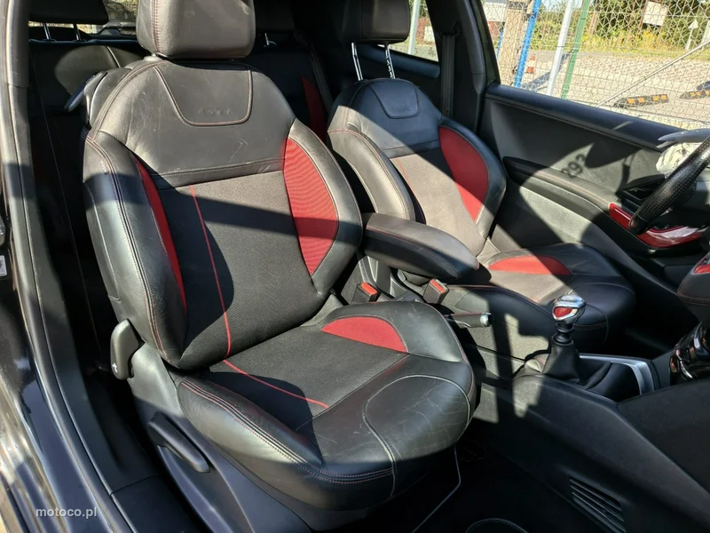 Peugeot 208 16