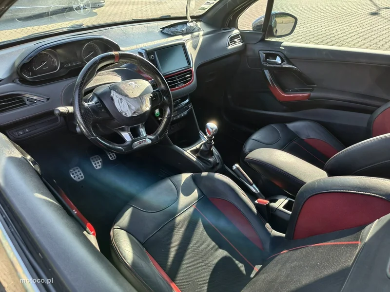 Peugeot 208 9