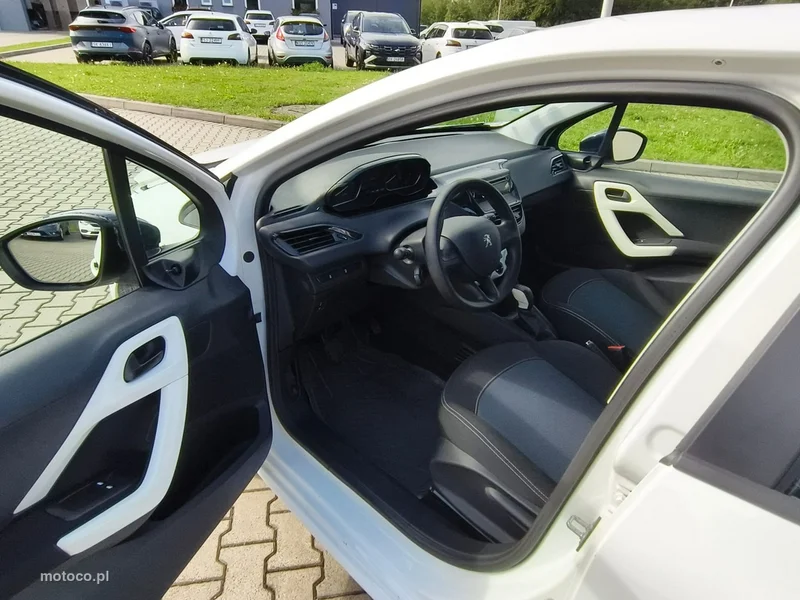 Peugeot 208 10