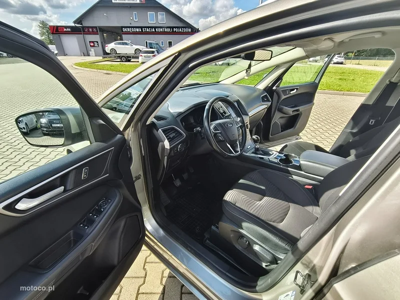 Ford S-Max II 11