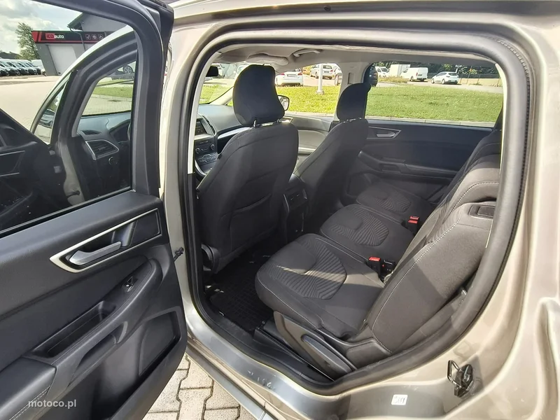 Ford S-Max II 17