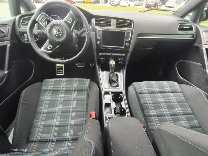 Volkswagen Golf VII 4