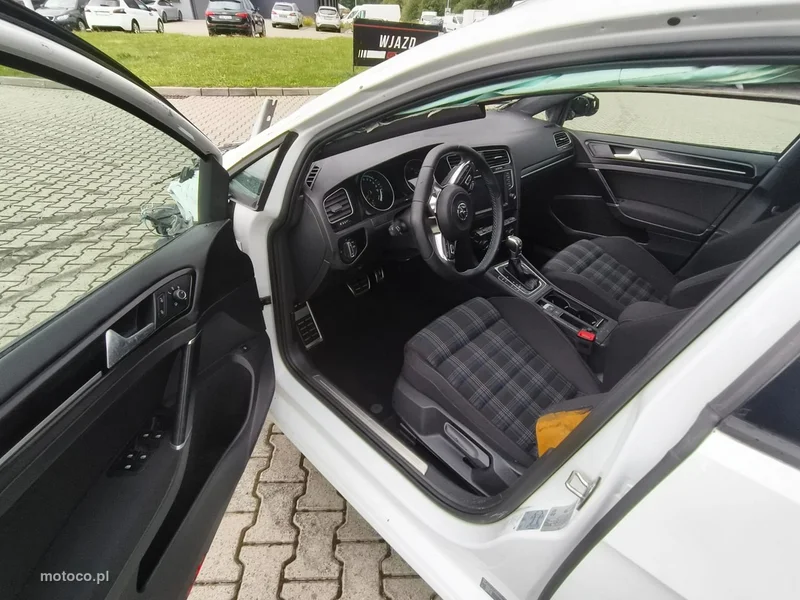 Volkswagen Golf VII 6