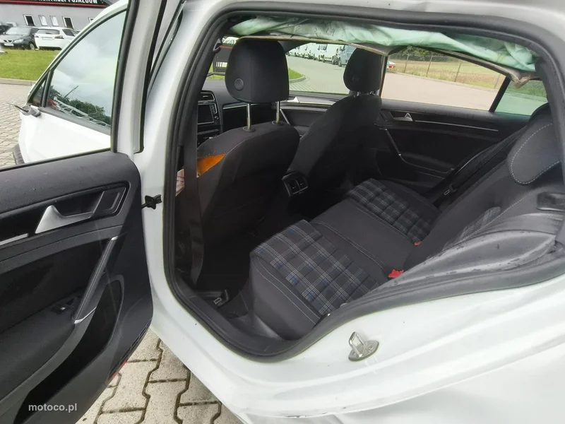 Volkswagen Golf VII 8