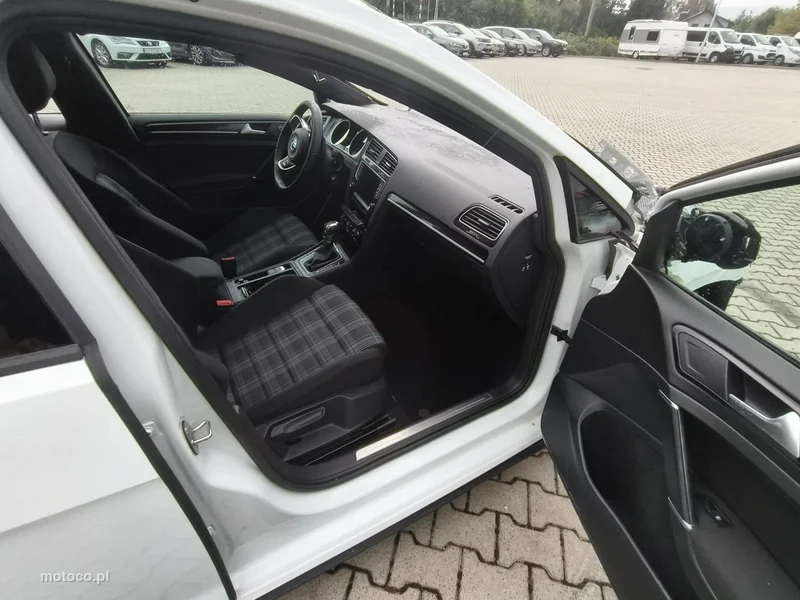 Volkswagen Golf VII 10