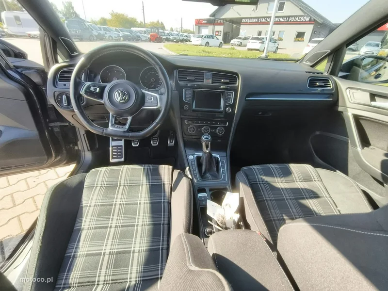 Volkswagen Golf VII 11