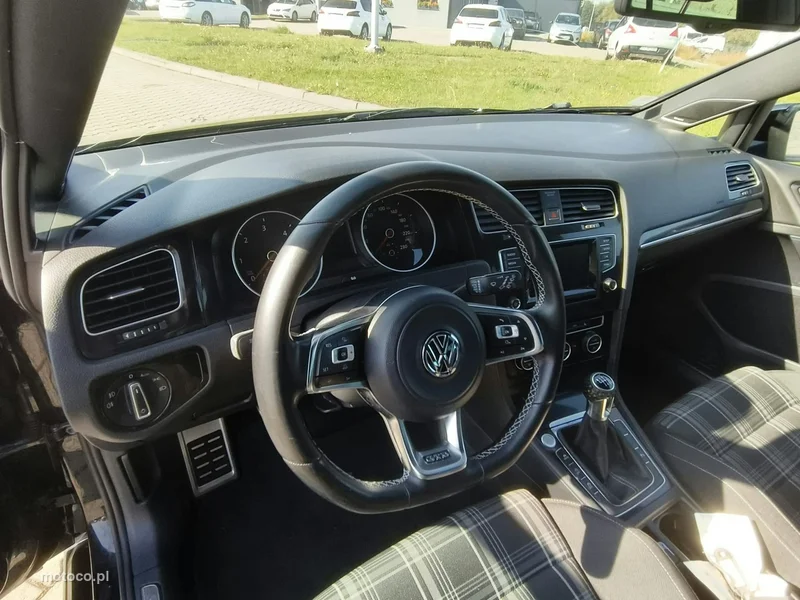 Volkswagen Golf VII 12