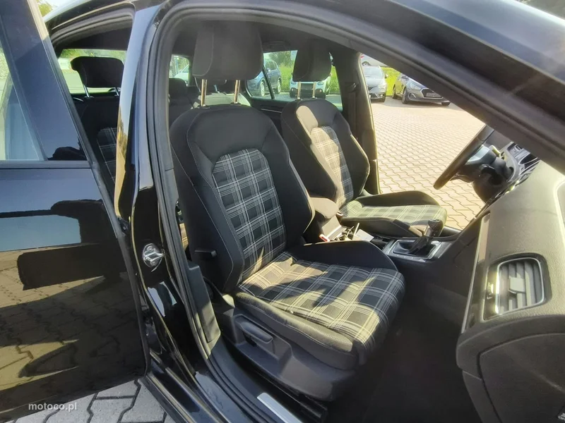 Volkswagen Golf VII 14