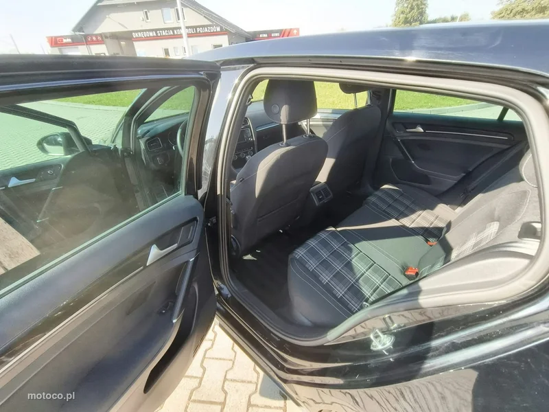 Volkswagen Golf VII 16