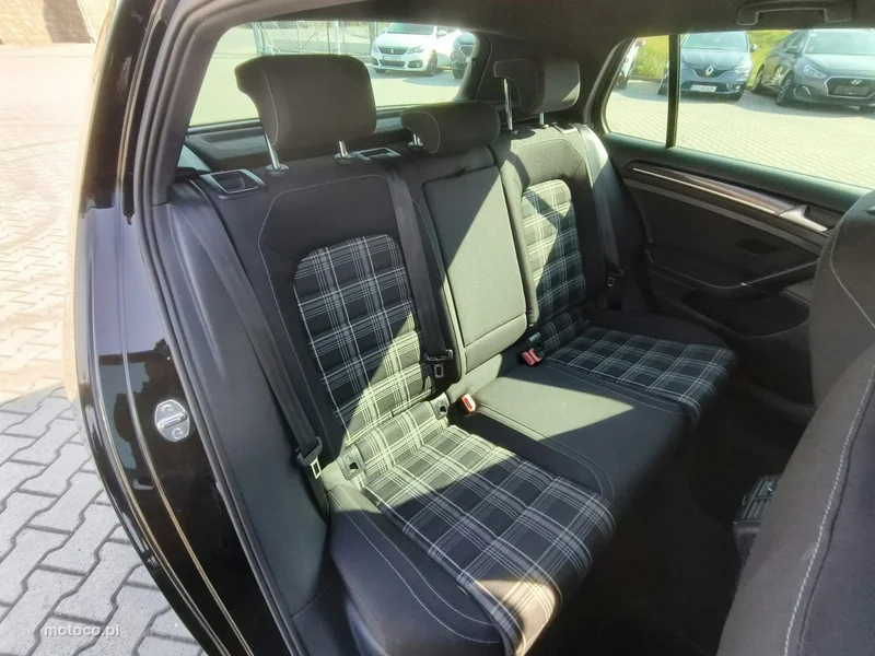 Volkswagen Golf VII 17
