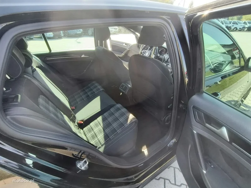 Volkswagen Golf VII 18