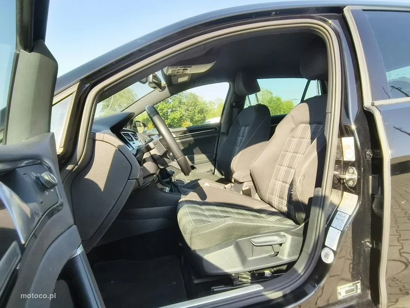 Volkswagen Golf VII 9