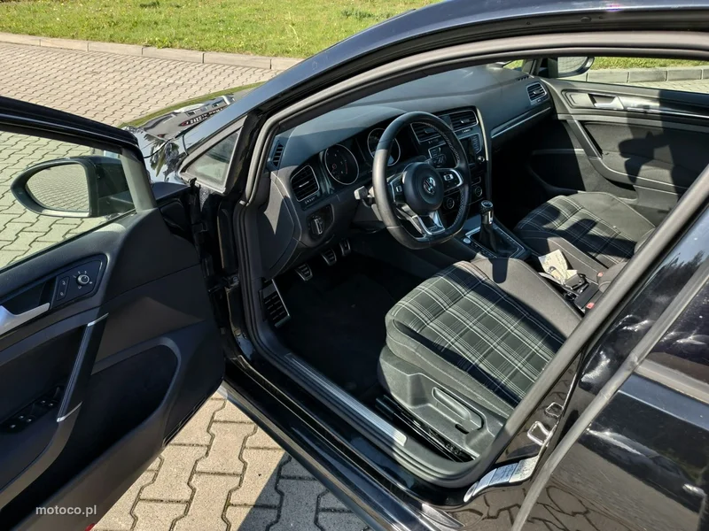 Volkswagen Golf VII 10