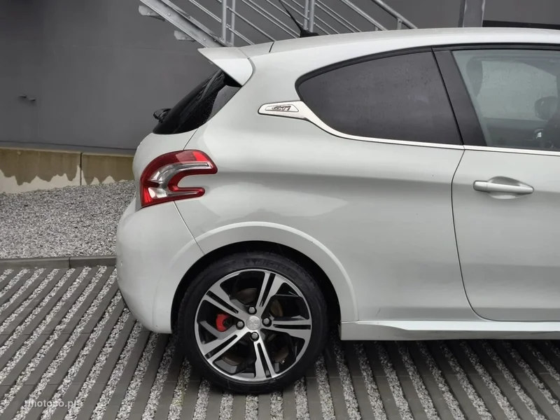 Peugeot 208 16