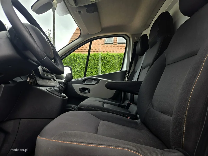 Renault Trafic 8