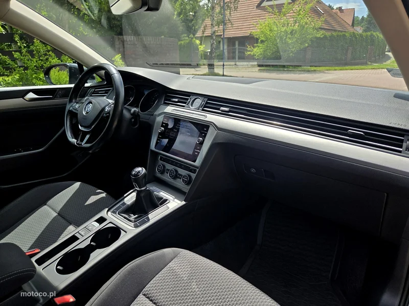 Volkswagen Passat Variant B8 6